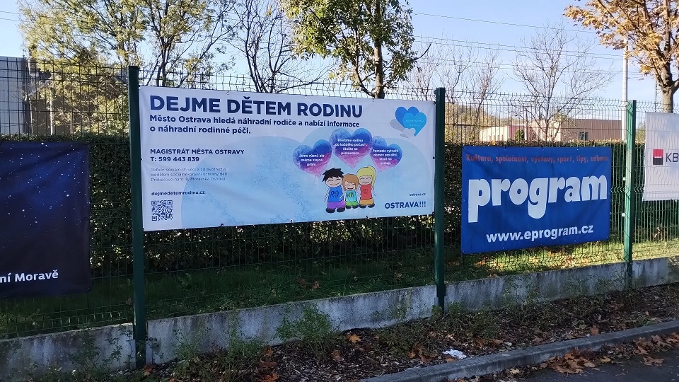 Banner Kampaně „Dejme dětem rodinu“